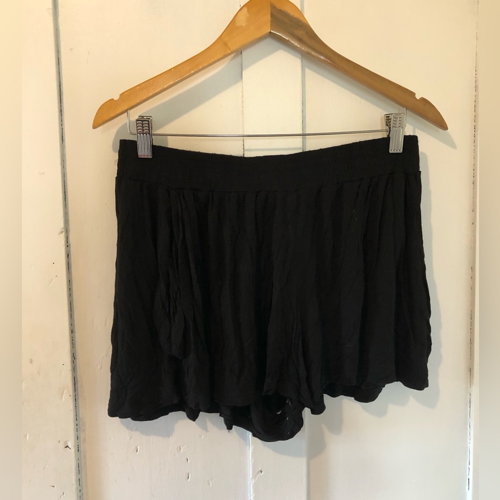 H&M flowy short shorts